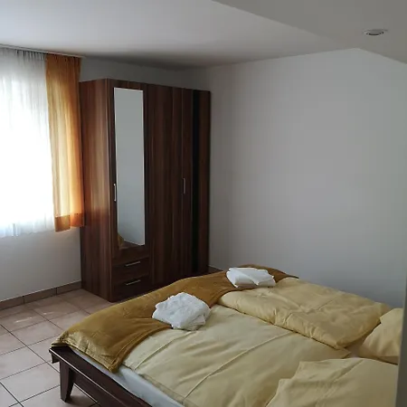 Haus Hillebrand Bed & Breakfast 3*